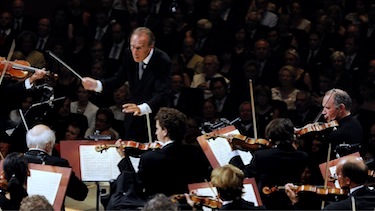 Das Lucerne Festival realisiert acht neue Imagefilme. Für die künstlerische Umsetzung wird die OCTAMAS Regisseurin Franziska Larissa Dingetschweiler engagiert.